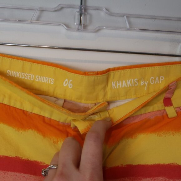 Khakis by GAP Shorts in Sunkissed 6 - Picture 2 of 4